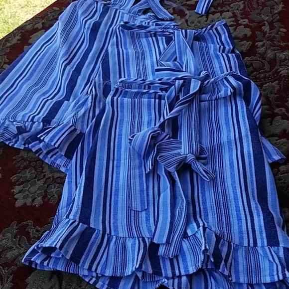 NWT. Summer Shirt, ties on Shoulders. - Picture 6 of 6